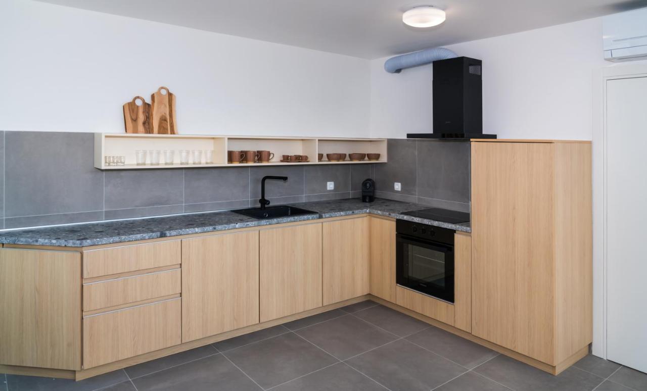 Rivus Apartments أوميس المظهر الخارجي الصورة