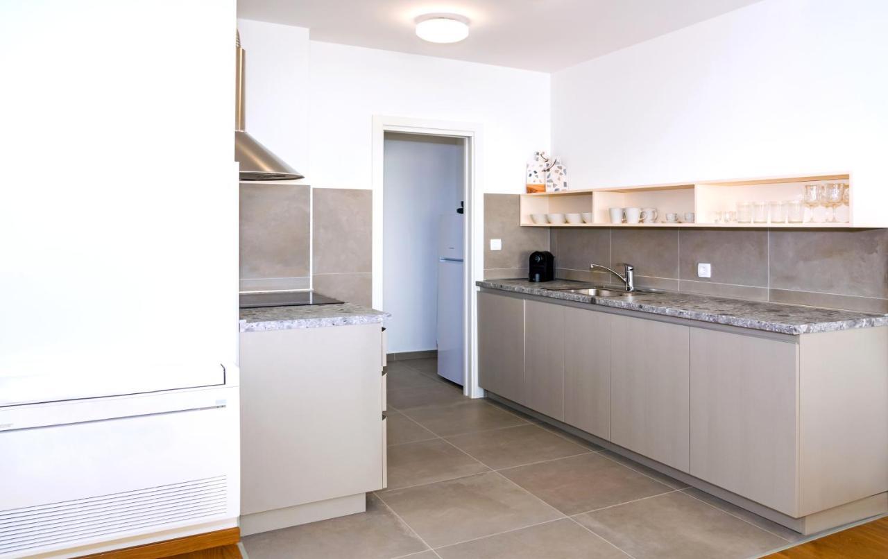 Rivus Apartments أوميس المظهر الخارجي الصورة